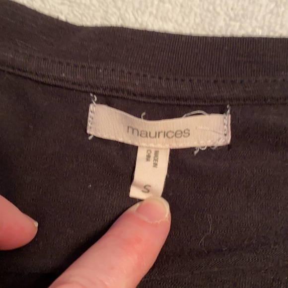 Maurices T-shirt floral skull print short sleeve deep scoop neckline size small - Picture 7 of 9